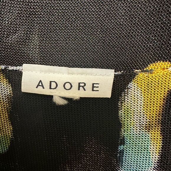 Adore black open front sleeveless snakebite tunic w/watercolor wing print - Picture 3 of 4